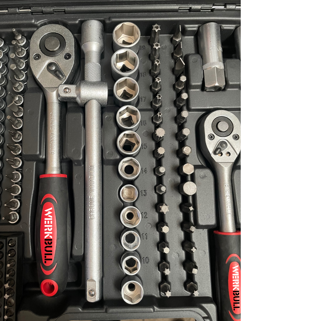 Нов Модел с Тресчотни Звездогаечни Ключове Немски Куфар с Инструменти 216ч WerkBull