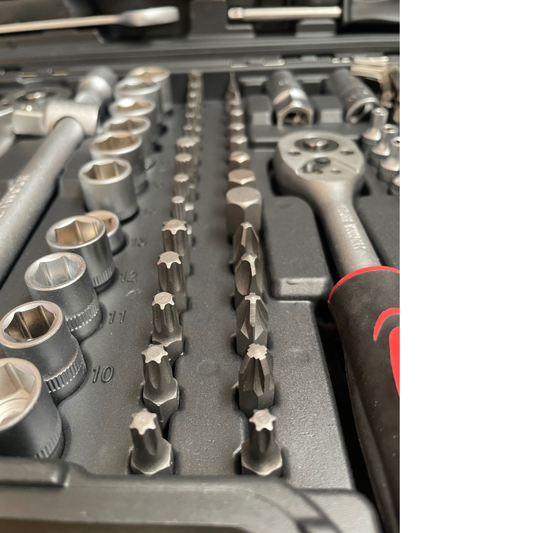 Нов Модел с Тресчотни Звездогаечни Ключове Немски Куфар с Инструменти 216ч WerkBull